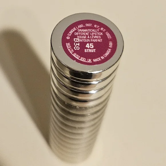 Clinique Dramatically Different Lipstick Pink 45 STRUT - Picture 2 of 3
